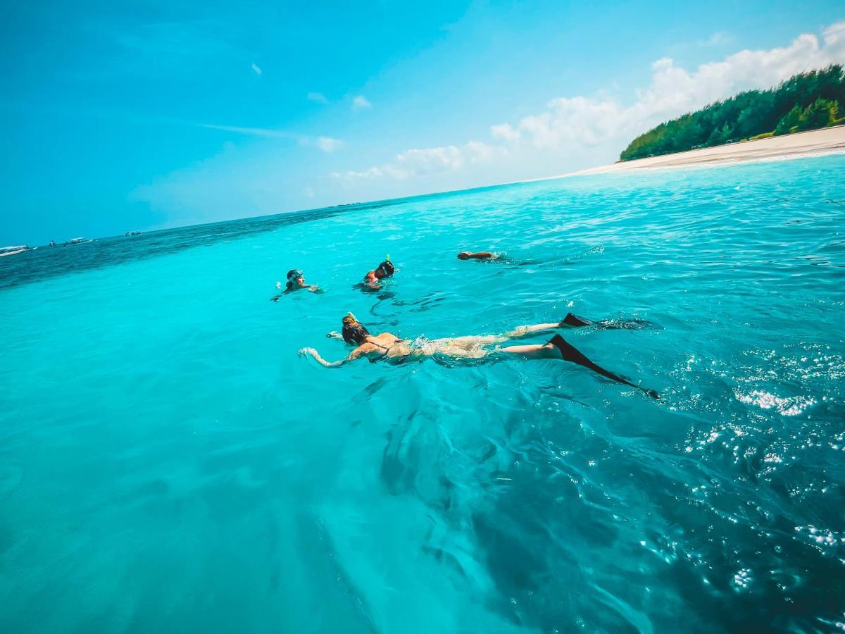 Zanzibella Hotel & Spa Kiwengwa  Ngoại thất bức ảnh Snorkeling in the Maldives