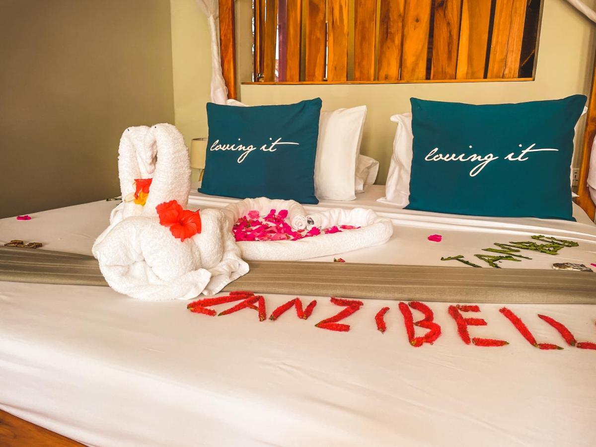 Zanzibella Hotel & Spa Kiwengwa  Ngoại thất bức ảnh A bed at the hotel