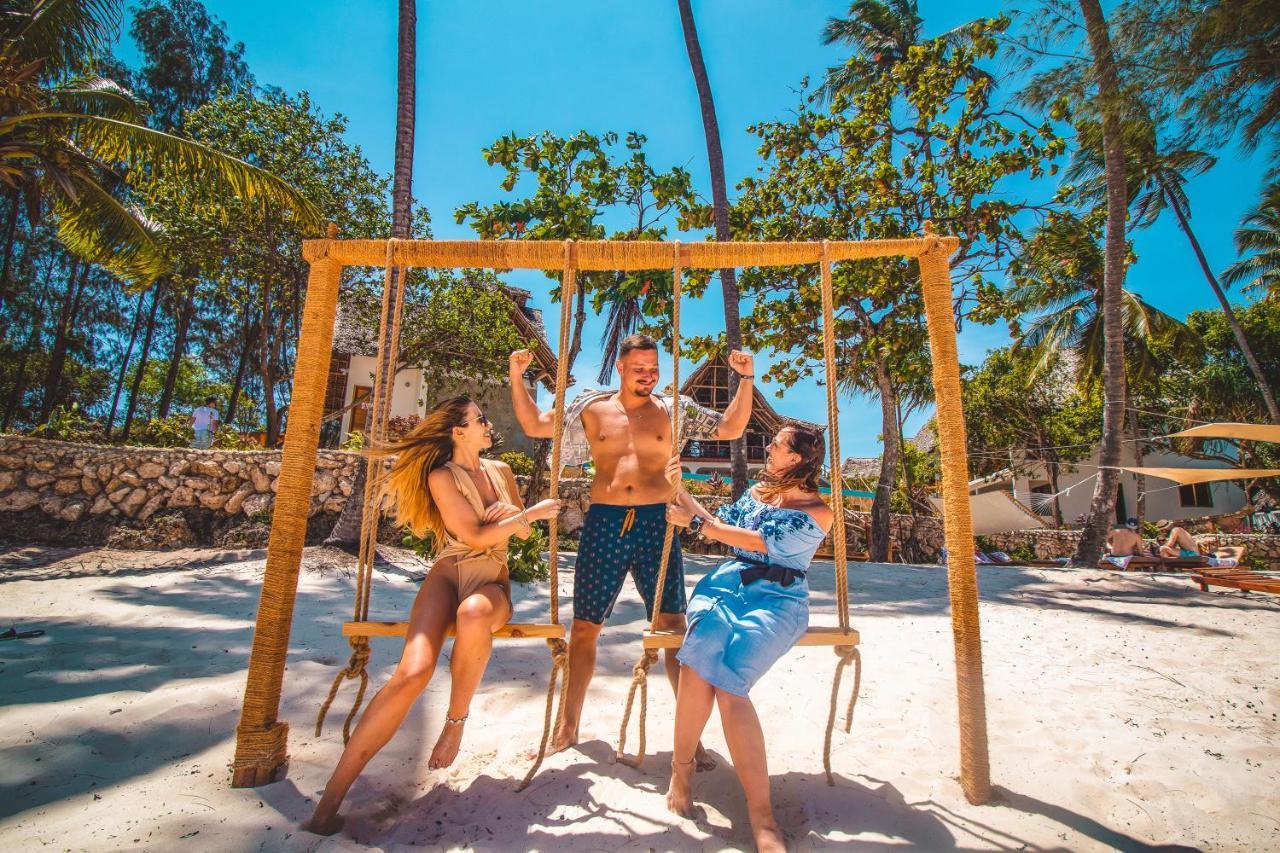 Zanzibella Hotel & Spa Kiwengwa  Ngoại thất bức ảnh Swinging at the beach