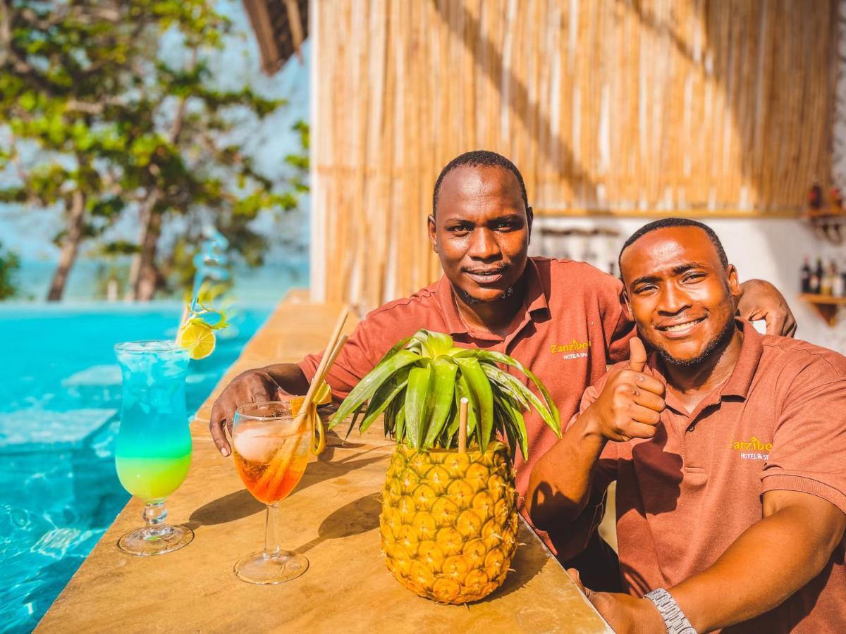 Zanzibella Hotel & Spa Kiwengwa  Ngoại thất bức ảnh Two men in Zanzibar
