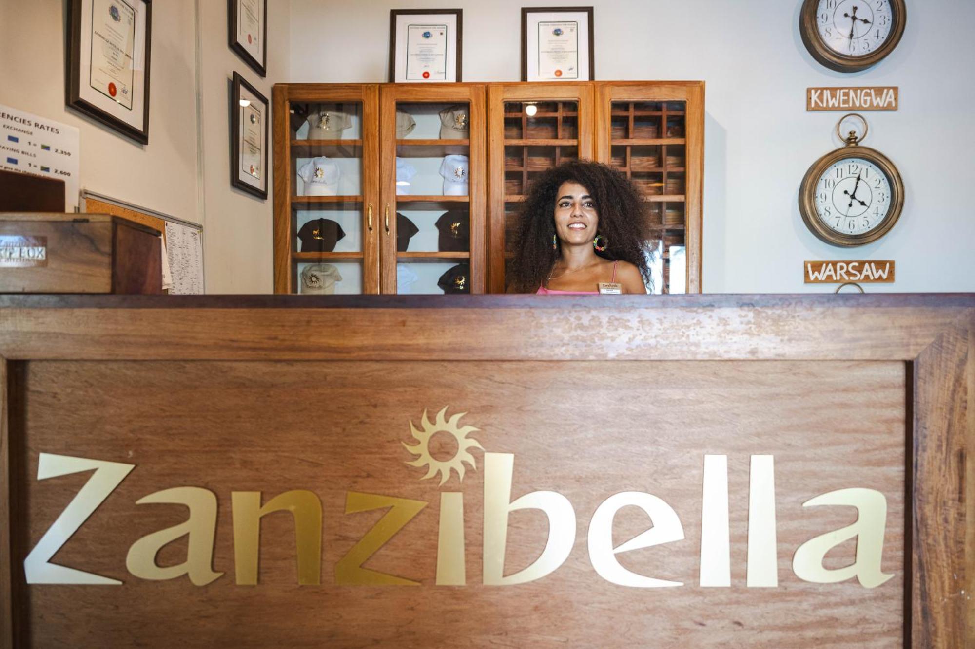 Zanzibella Hotel & Spa Kiwengwa  Ngoại thất bức ảnh Reception desk at a Zaribella salon