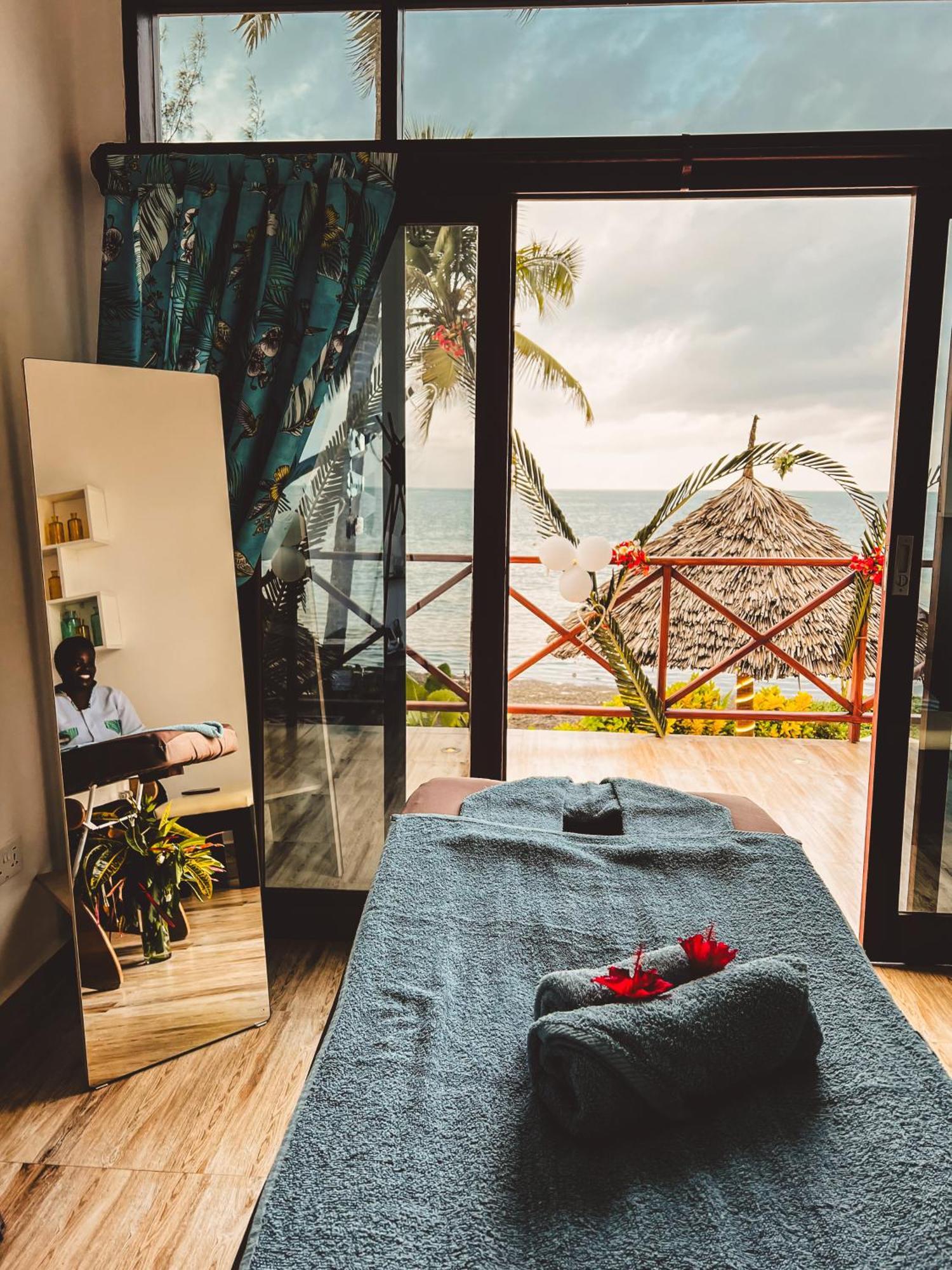 Zanzibella Hotel & Spa Kiwengwa  Ngoại thất bức ảnh Spa at the Palm Beach Hotel